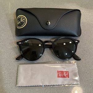 Round Black Ray Ban Sunglasses